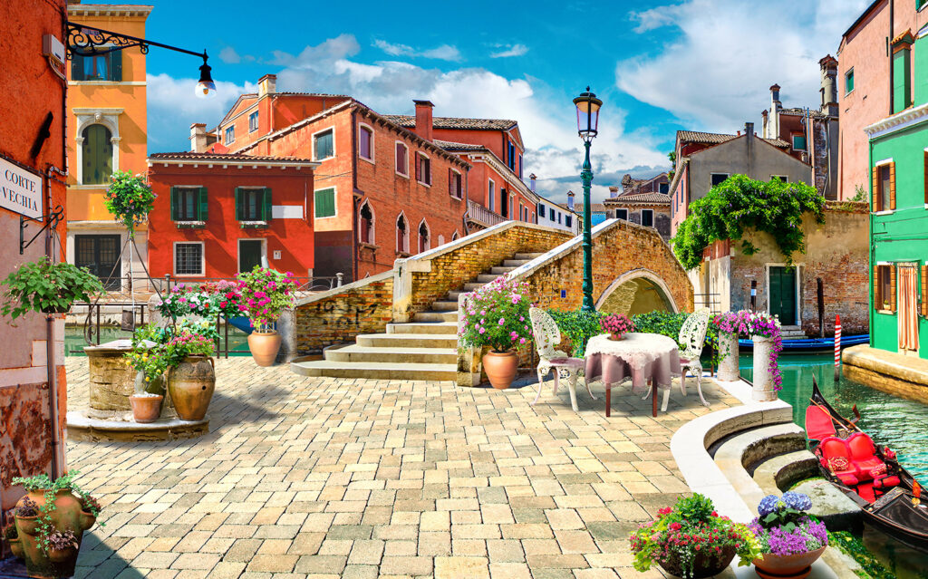 Canal square with flowers — full design