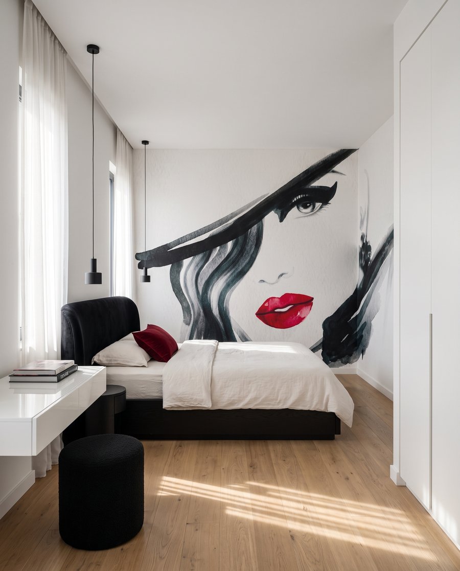 Red Lip Muse — interior 2