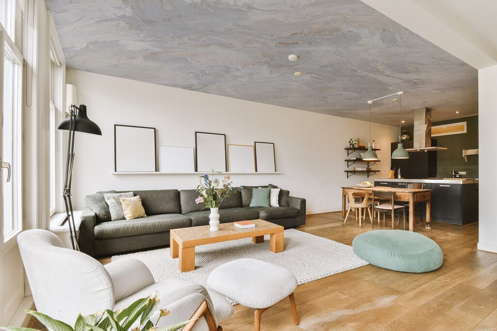 Pale layers in streaks — interior 10