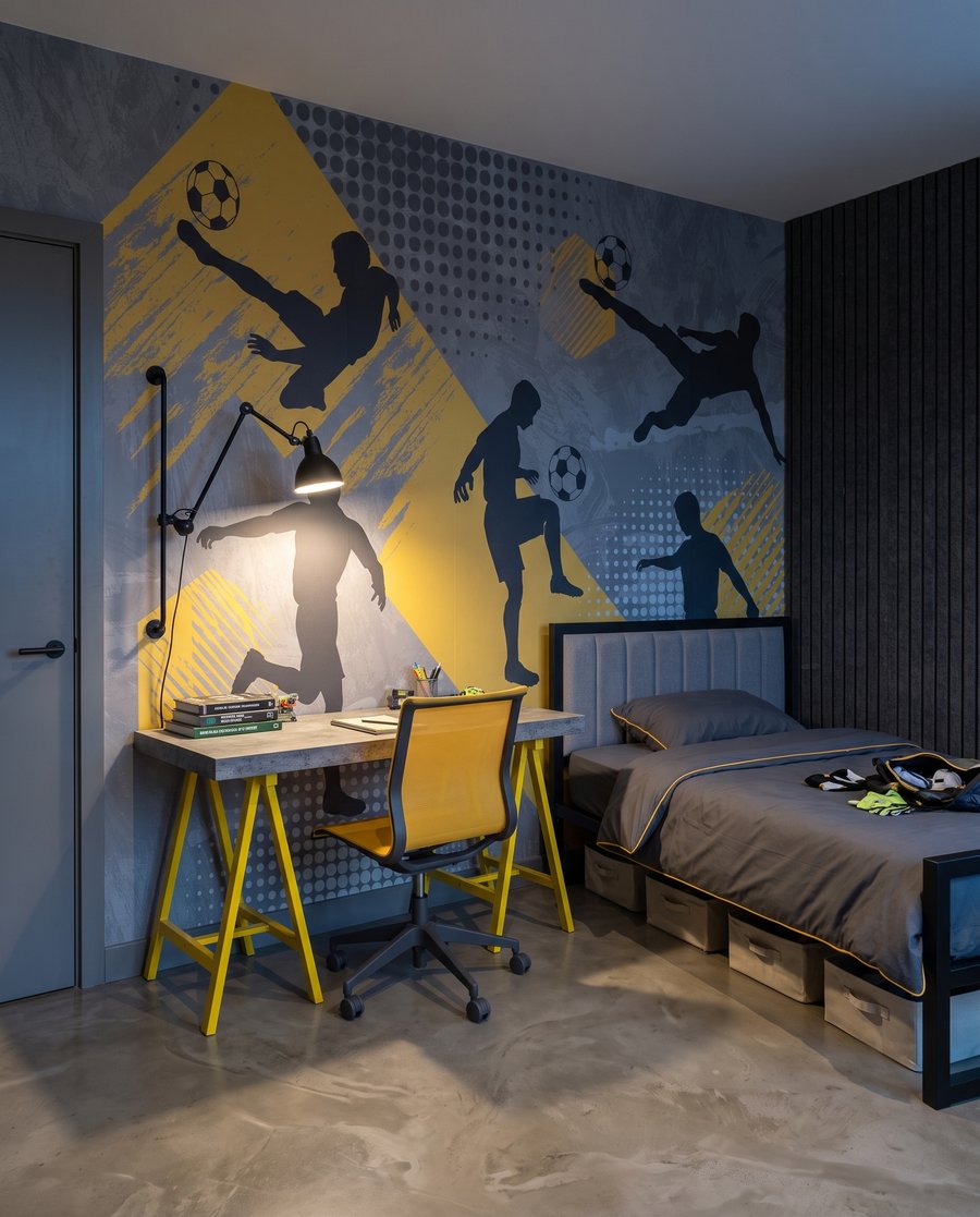Footballers in motion — interior 4
