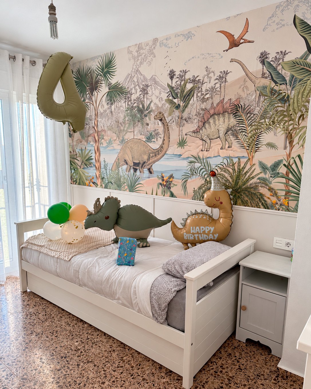 A customer’s room with a wall mural, photo 11 of 48
