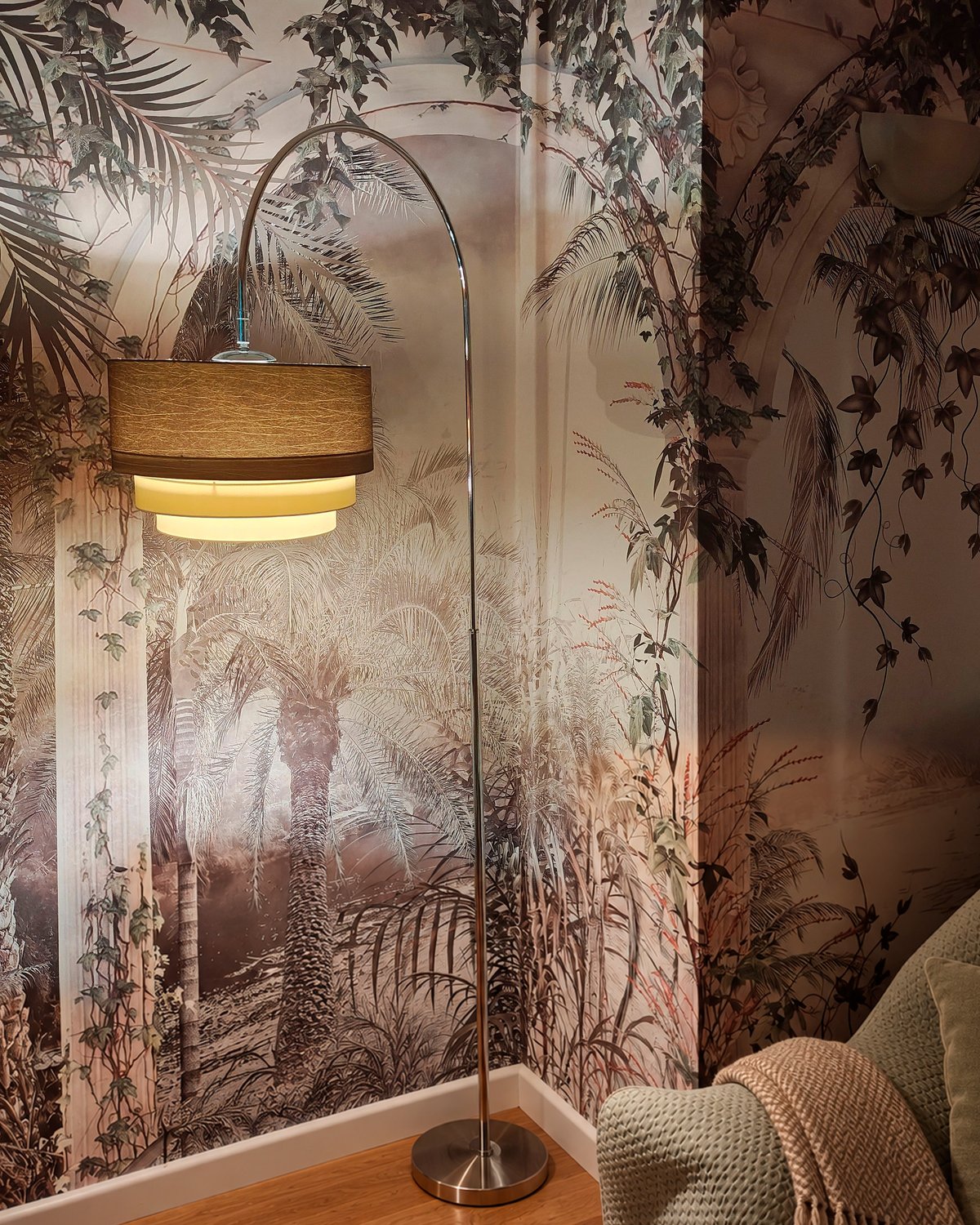 A customer’s room with a wall mural, photo 28 of 48